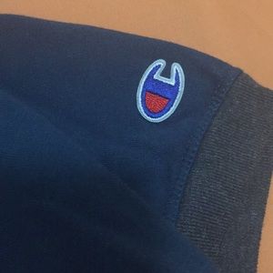 Men’s xxl champion T-shirt fits more like an xl